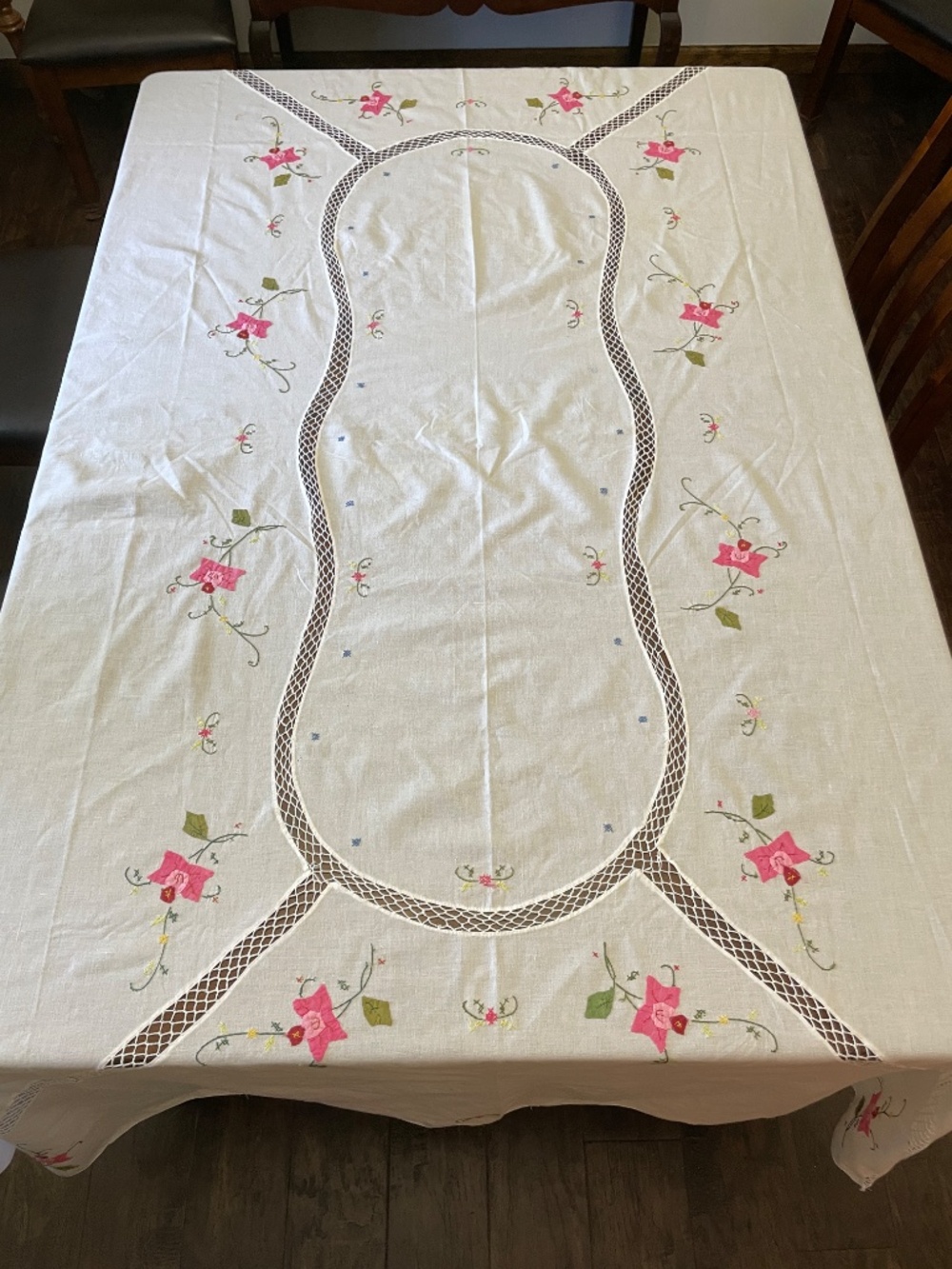 Vintage Cotton Appliqued Embroidered Crocheted White Tablecloth Coverlet